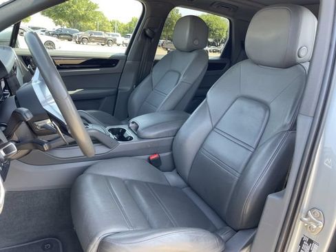 Used 2023 Porsche Cayenne AWD/4WD image 22