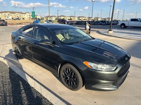 Used 2016 Ford Fusion SE FWD image 16