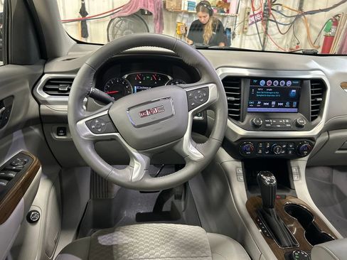 Used 2017 GMC Acadia SLE w/ Driver Alert Package I AWD/4WD image 17