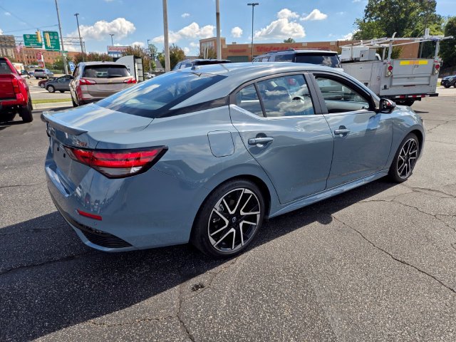Used 2025 Nissan Sentra SR w/ SR Premium Package FWD image 8