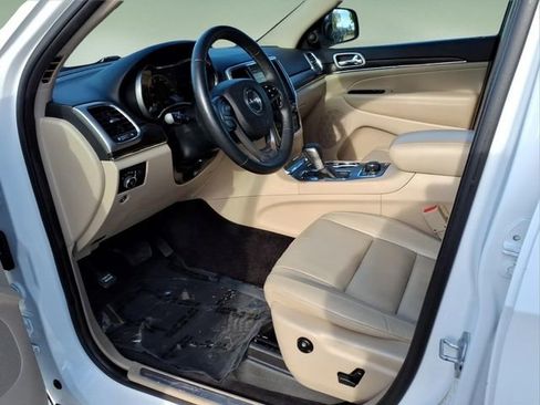 Used 2018 Jeep Grand Cherokee Limited AWD/4WD image 11