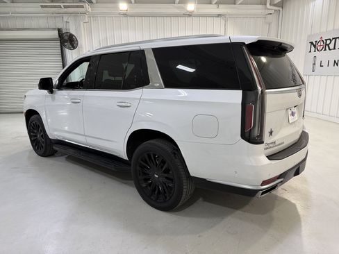Used 2021 Cadillac Escalade Premium Luxury image 3