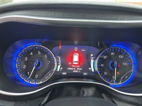 Used 2020 Chrysler Pacifica Limited image 30