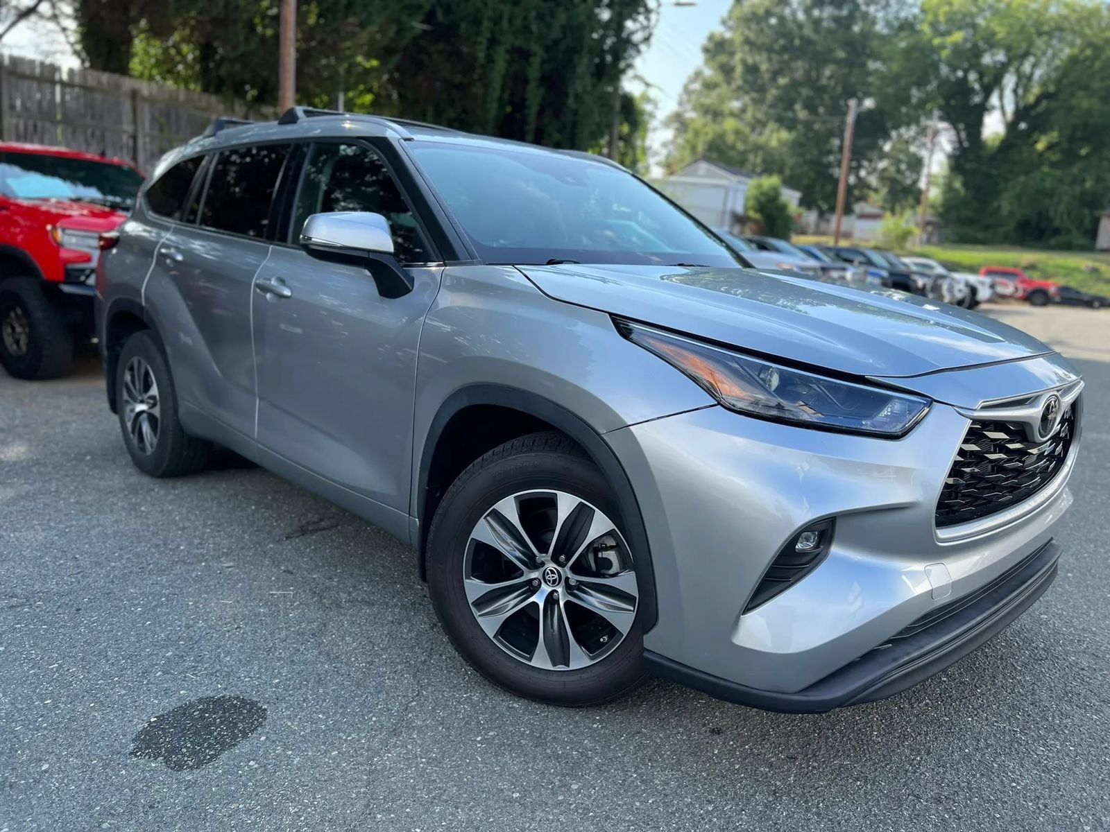 Used 2022 Toyota Highlander XLE AWD/4WD image 23