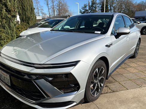 Used 2025 Hyundai Sonata SEL image 2