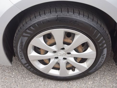 Used 2020 Toyota Corolla LE image 9