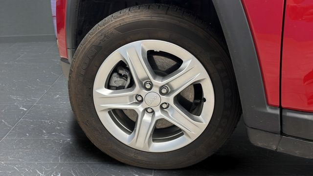Used 2024 Jeep Compass Latitude AWD/4WD image 33