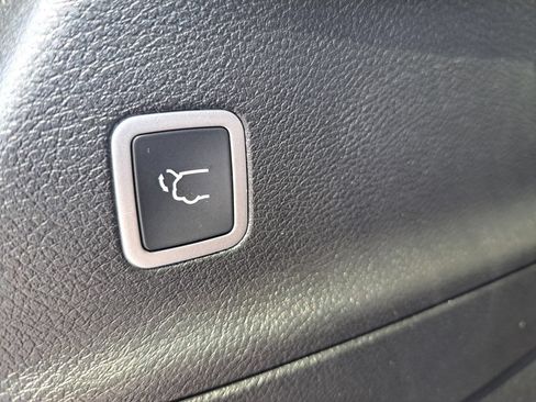 Certified 2026 Chrysler Pacifica Limited FWD image 33