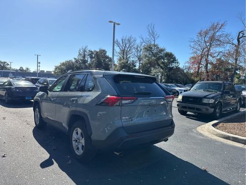 Used 2021 Toyota RAV4 XLE image 16