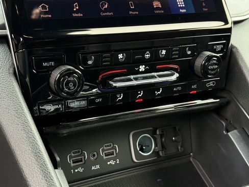 New 2025 Jeep Grand Cherokee L Limited w/ Luxury Tech Group II image 29