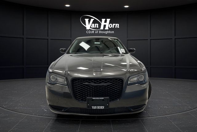 Used 2023 Chrysler 300 Touring w/ Sport Appearance Package RWD image 9