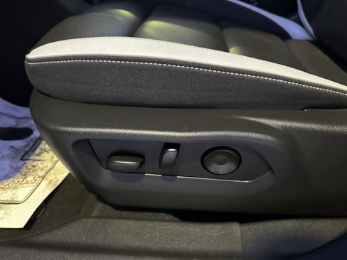 Used 2025 Buick Envision Sport Touring image 21
