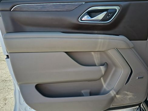 Used 2022 Chevrolet Suburban LT w/ Luxury Package image 11