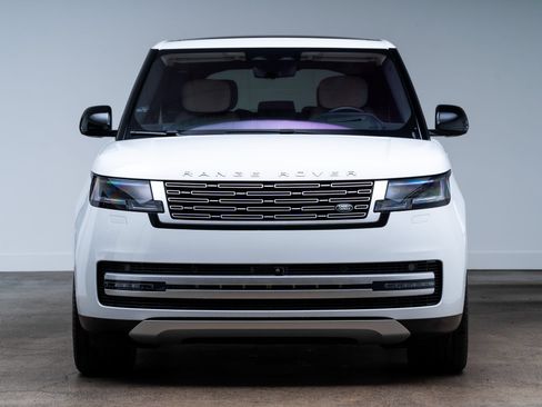 Used 2023 Land Rover Range Rover Autobiography AWD/4WD image 2