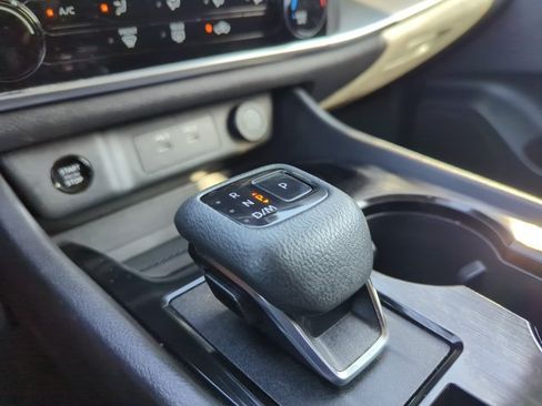 Used 2024 Nissan Rogue S AWD/4WD image 12