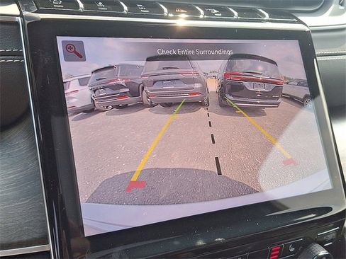 New 2025 Jeep Grand Cherokee Limited w/ Black Appearance Package image 18