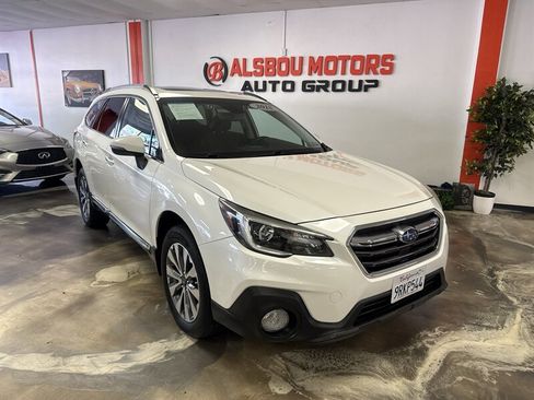 Used 2018 Subaru Outback 2.5i Touring AWD/4WD image 1