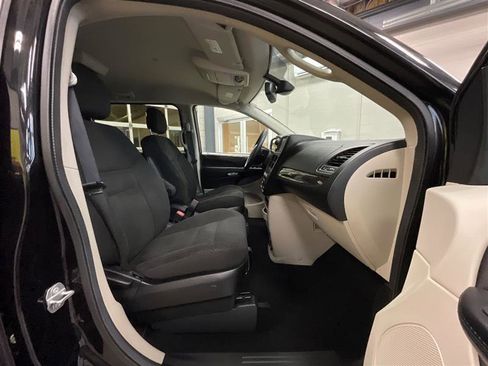 Used 2020 Dodge Grand Caravan SE image 22