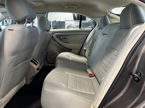 Used 2015 Ford Taurus SE image 16