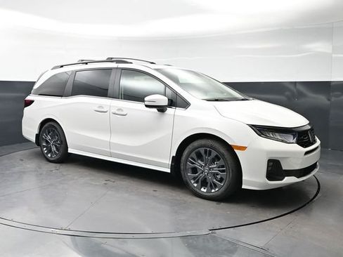New 2026 Honda Odyssey Touring image 3
