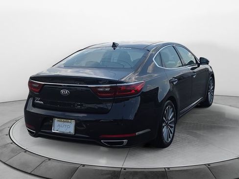 Used 2017 Kia Cadenza Premium w/ Luxury Package FWD image 5