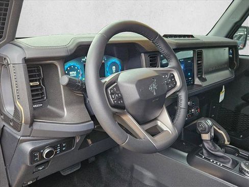 New 2025 Ford Bronco Badlands image 3