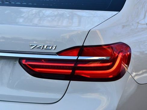 Used 2018 BMW 740i xDrive image 11