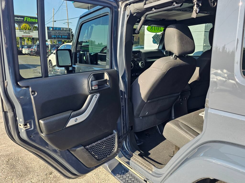 Used 2018 Jeep Wrangler Unlimited Sahara w/ Connectivity Group AWD/4WD image 20