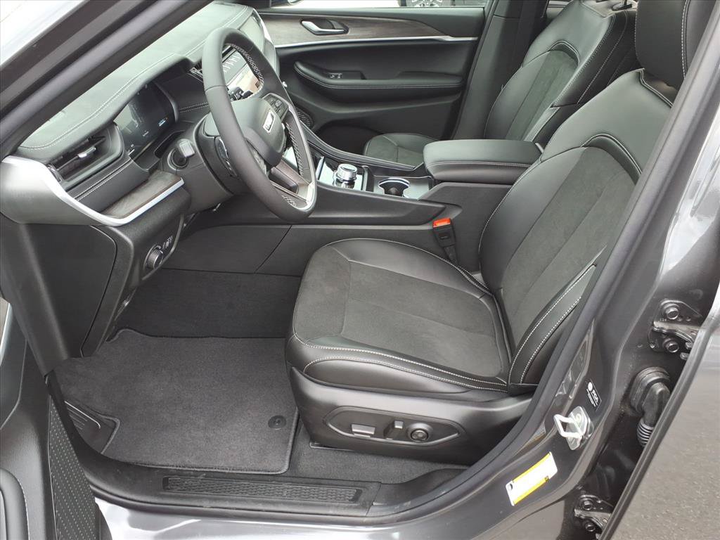 New 2026 Jeep Grand Cherokee Altitude AWD/4WD image 11