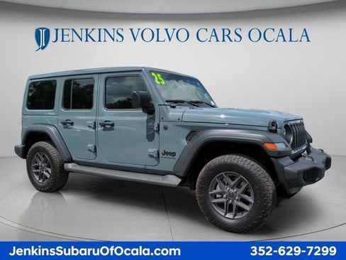 Used 2025 Jeep Wrangler Unlimited Sport AWD/4WD image 1