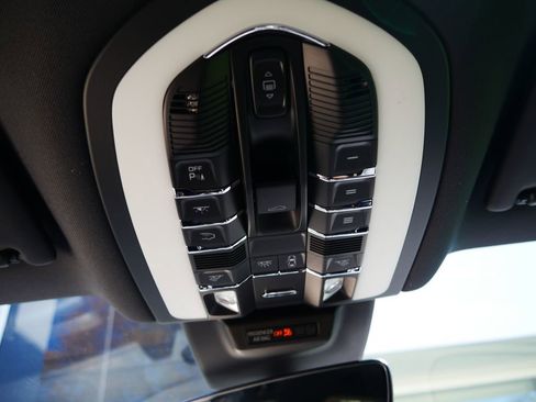 New 2026 Porsche Macan Turbo AWD/4WD image 33