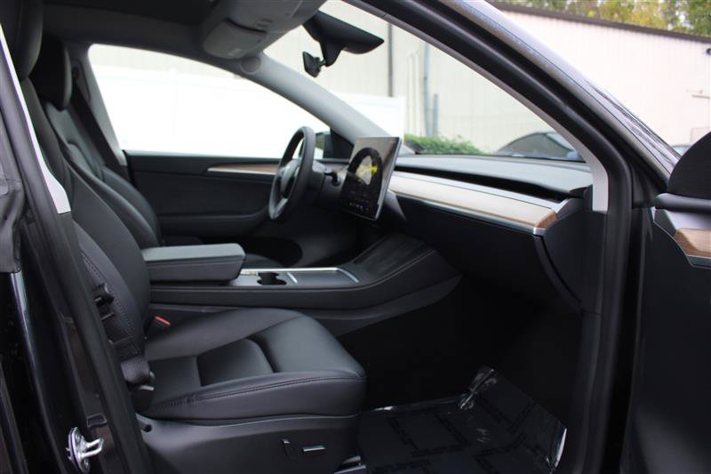 Used 2024 Tesla Model Y Long Range AWD/4WD image 10