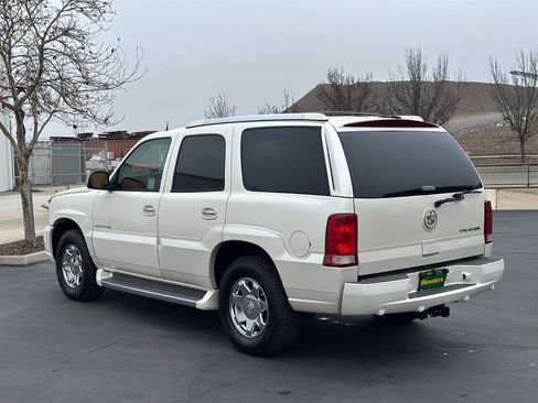 Used 2005 Cadillac Escalade AWD image 3