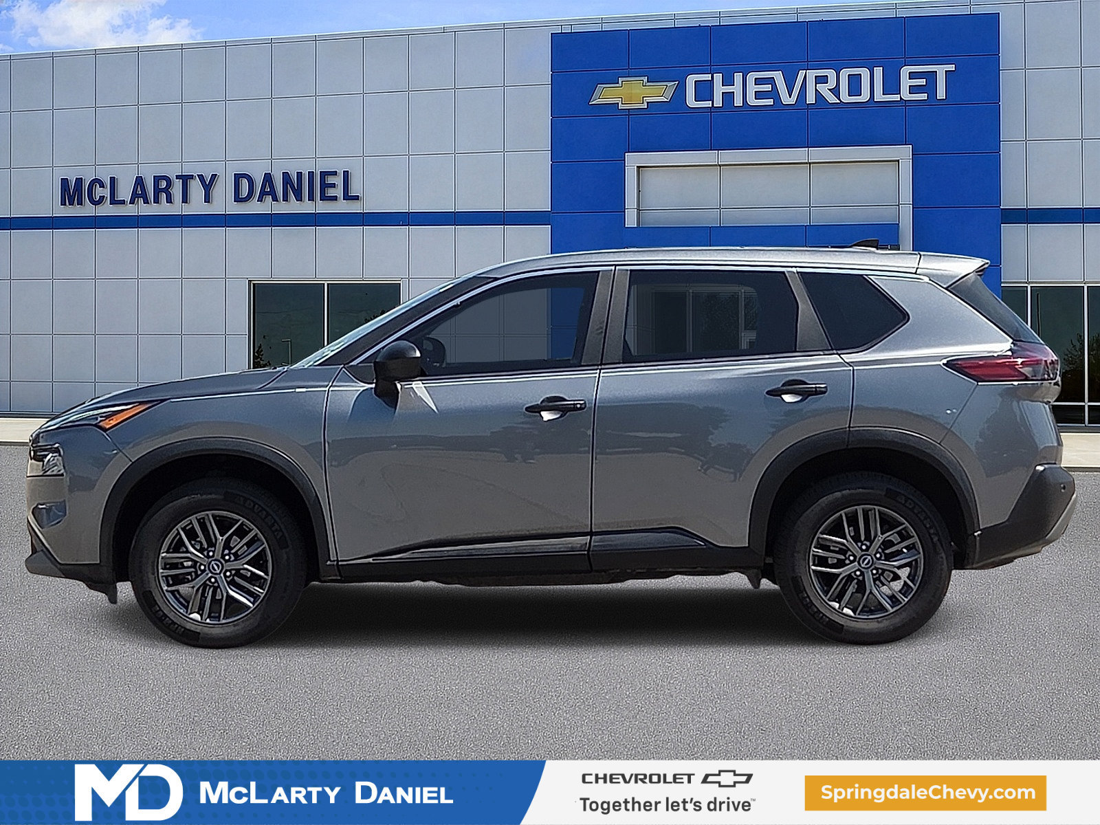 Used 2023 Nissan Rogue S FWD image 3