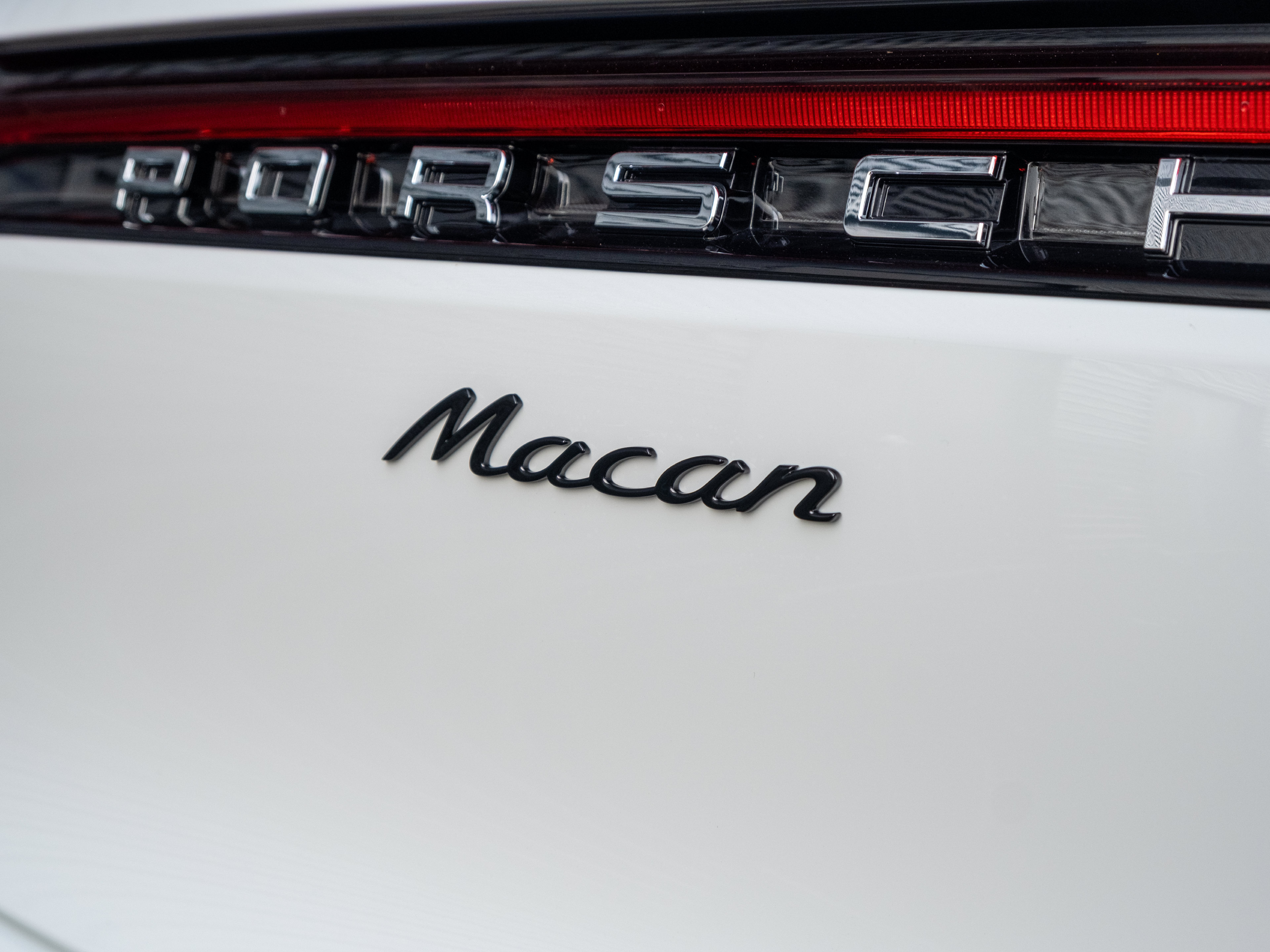 Certified 2026 Porsche Macan AWD/4WD image 18