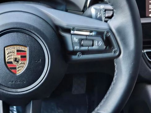 Used 2025 Porsche Macan image 17