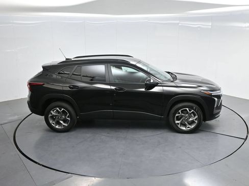 Used 2025 Chevrolet Trax LT FWD image 66