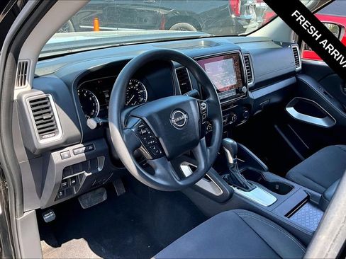 Used 2022 Nissan Frontier SV AWD/4WD image 5