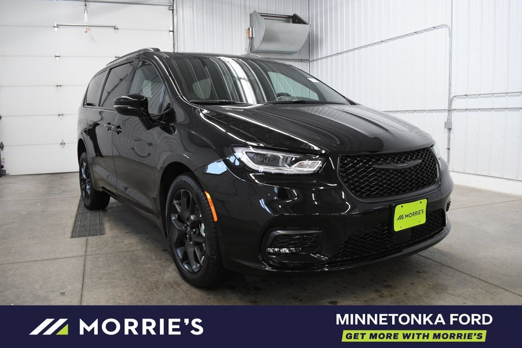 Used 2026 Chrysler Pacifica Select w/ S Appearance Package FWD image 12