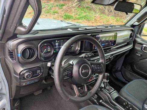 Certified 2025 Jeep Wrangler Unlimited Rubicon 4xe w/ Convenience Group AWD/4WD image 16
