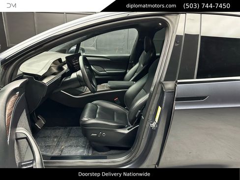 Used 2024 Tesla Model X image 18