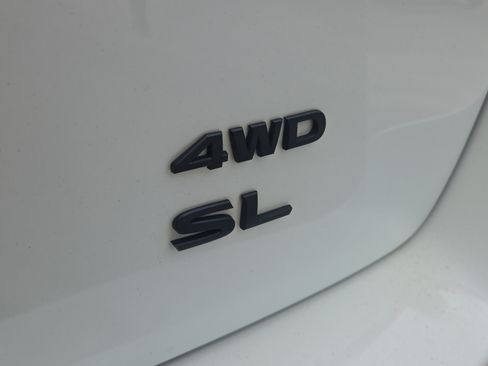 Used 2020 Nissan Pathfinder SL AWD/4WD image 17