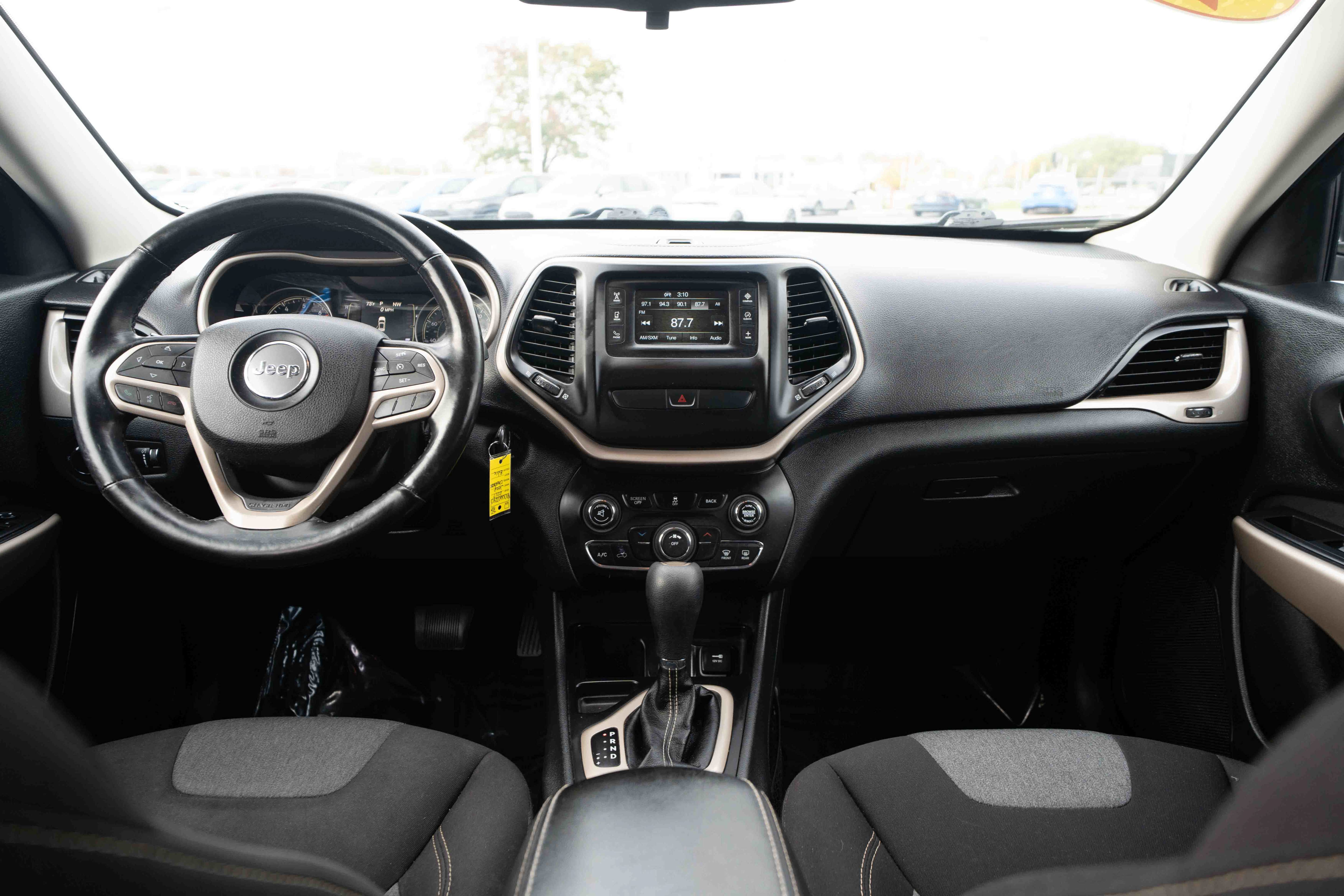 Used 2017 Jeep Cherokee Sport w/ Cold Weather Group FWD image 20