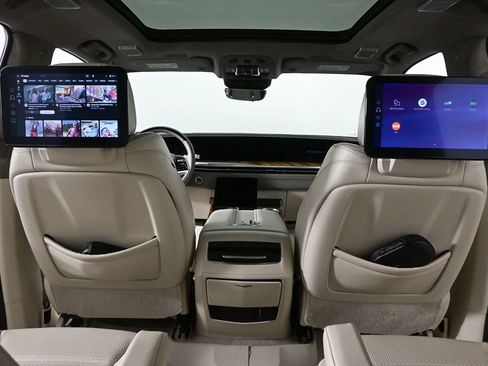 Used 2025 Cadillac Escalade Sport Platinum w/ LPO, Floor Liner Package AWD/4WD image 17