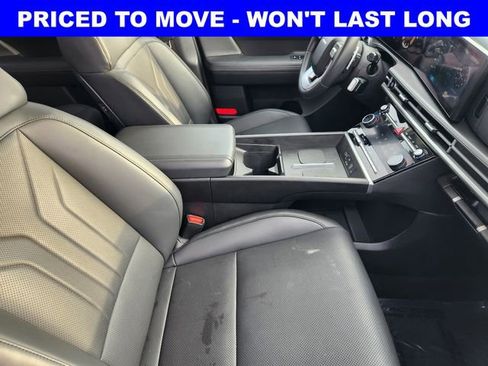 Used 2025 Hyundai Santa Fe SEL FWD image 19