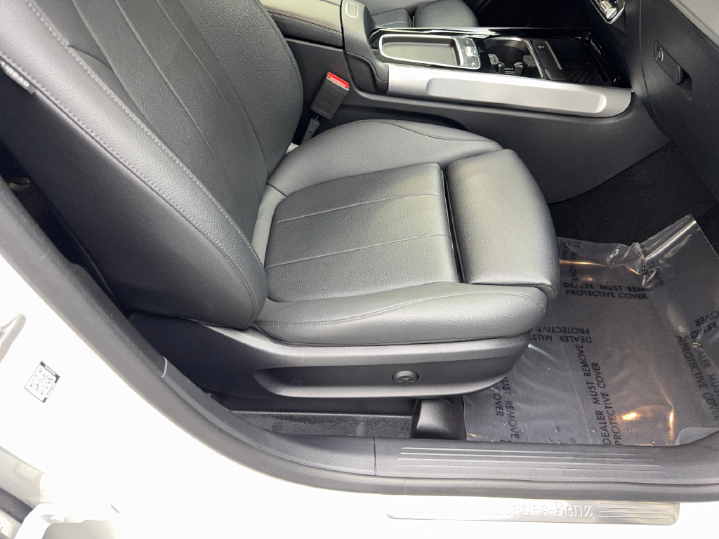Used 2025 Mercedes-Benz GLB 250 4MATIC image 44