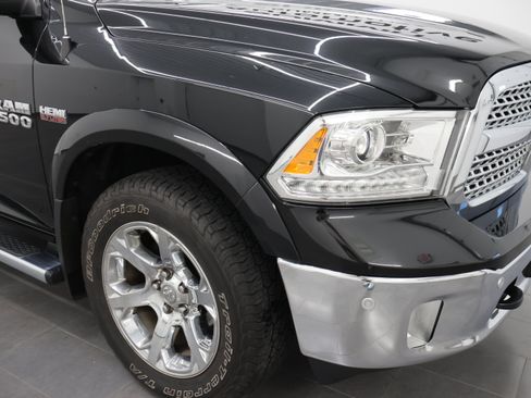 Used 2018 RAM 1500 Laramie w/ Convenience Group AWD/4WD image 25