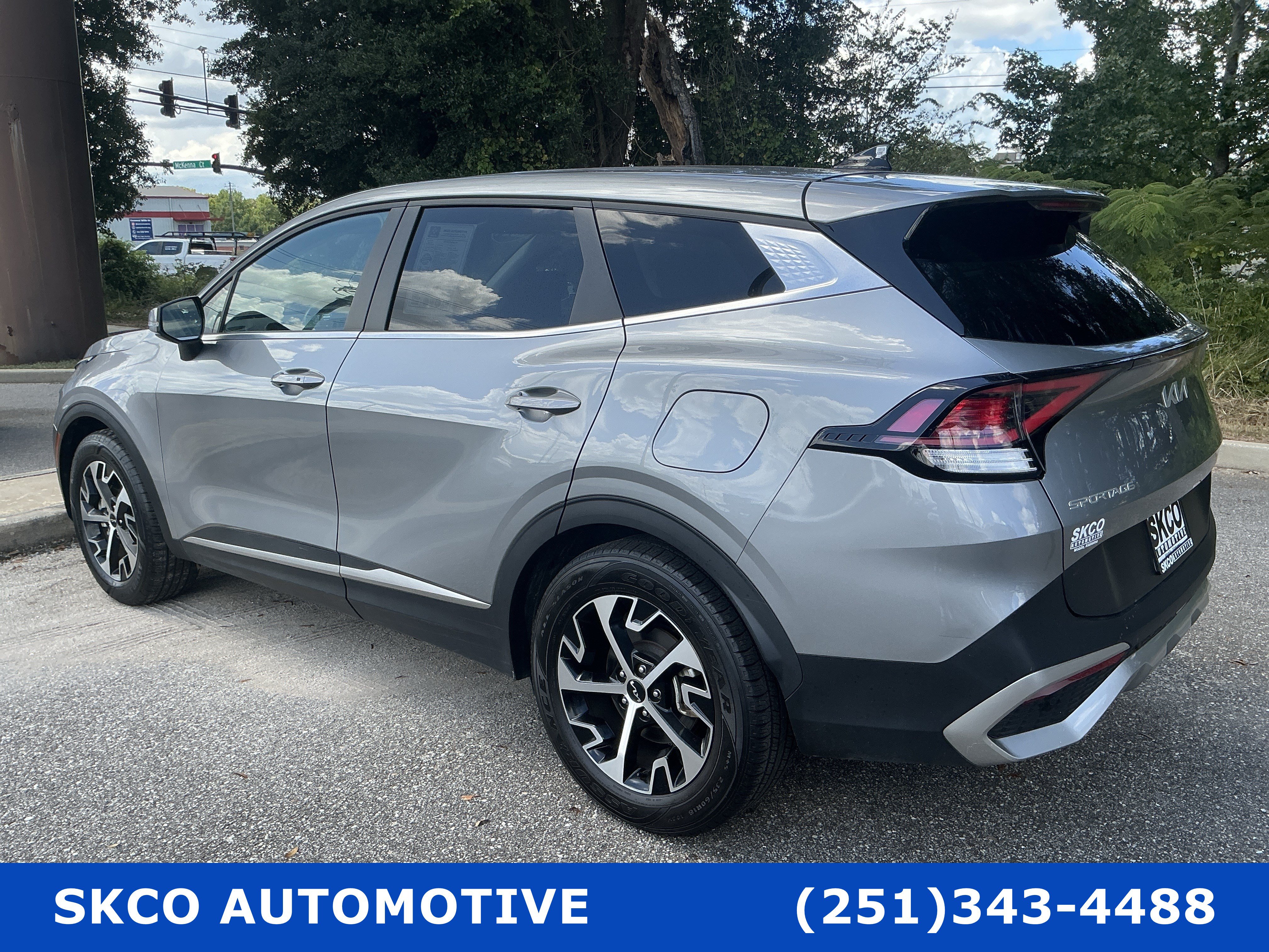 Used 2024 Kia Sportage EX FWD image 3