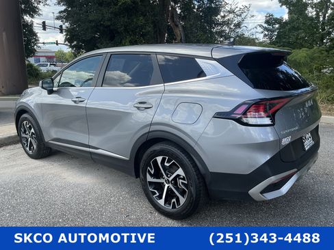Used 2024 Kia Sportage EX FWD image 3