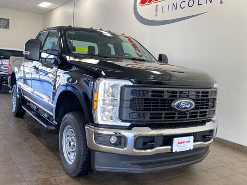 New 2026 Ford F250 XL w/ XL Chrome Package image 2